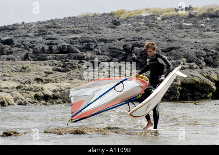 Windsurf off il nord della costa di Lanzarote Foto Stock