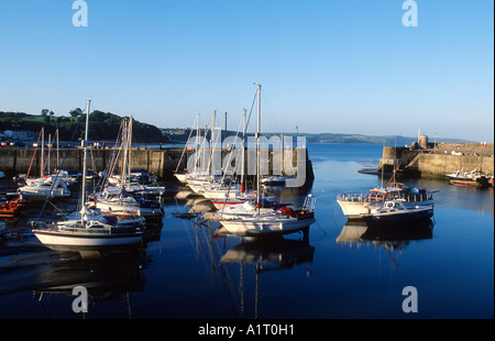 Yacht a Saundersfoot Harbour Pembrokeshire nel Galles del Sud Foto Stock