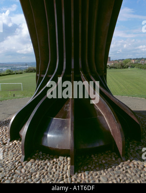 Dettaglio dei piedi del 'angelo del nord' scultura di Antony Gormley, Gateshead, Tyne and Wear, Inghilterra, Regno Unito. Foto Stock