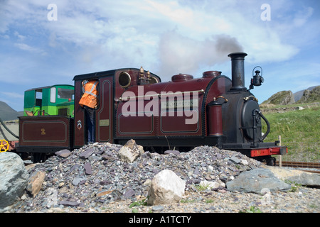 Palmerston treno a vapore sul Welsh Highland Railway Rhyd sopra la stazione di DDU,Snowdonia,il Galles del Nord Foto Stock