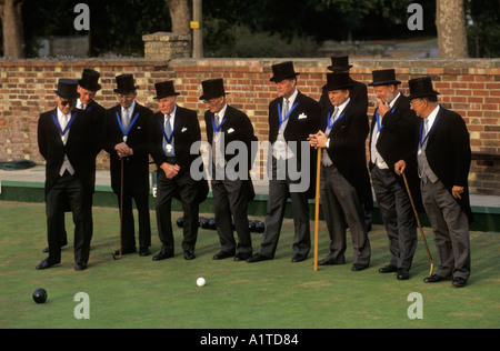 Cavalieri al Knighthood del club Old Green Bowling Southampton, Inghilterra, anni '1990, club di bowling più antico del mondo. HOMER SYKES Foto Stock