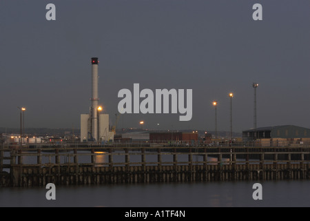 Shoreham Harbour al crepuscolo - Shoreham-da-Mare, West Sussex, in Inghilterra, Regno Unito. Foto Stock