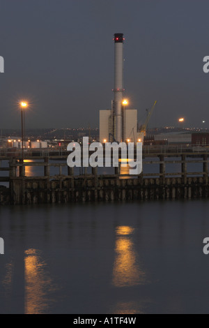 Shoreham Harbour al crepuscolo - Shoreham-da-Mare, West Sussex, in Inghilterra, Regno Unito. Foto Stock