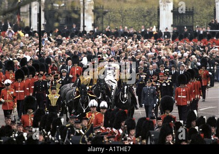 La regina madre i funerali del 9 aprile 2002 il corteo funebre da Westminster Hall Westminster Abbey Foto Stock