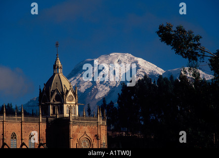 Vulcano Chimborazo, visto dal, la città di san pedro de riobamba, provincia del Chimborazo, Ecuador Foto Stock