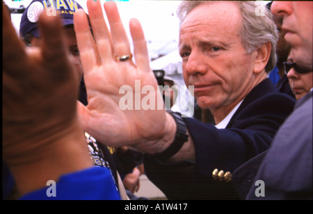 Il senatore Joseph Lieberman campagne per il vice presidente nel 2000 Foto Stock