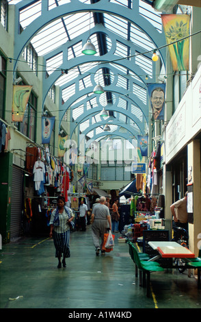 Interno della Brixton Mercato coperto nel sud di Londra England Regno Unito Regno Unito Regno Unito Europa UE Foto Stock