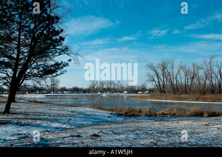 Carter Lago e case lontane Foto Stock