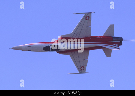 Northrop F-5E Tiger II della Patrouille Suisse aerobatic team display a Fairford airshow RIAT. Foto Stock