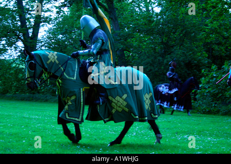 Uomo a cavallo, Cavalieri dei dannati, Medieval Fayre, Traquair House, Orpington, Scottish Borders, Scotland, Regno Unito Foto Stock