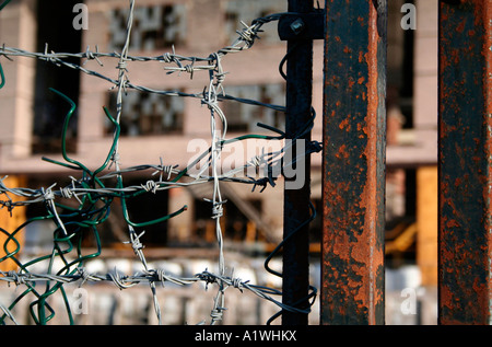 Filo spinato di una fabbrica abbandonata, Brunner Mond, Winnington, Northwich, Cheshire, Regno Unito Foto Stock