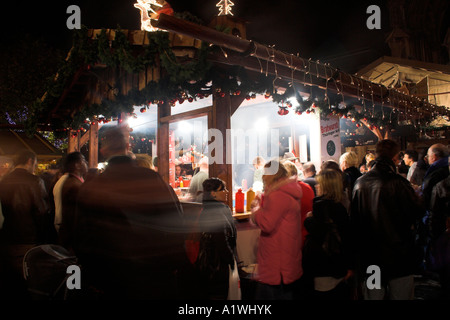 Si spegne durante la notte, Manchester Mercatino di Natale, Albert Square, UKfoo Foto Stock