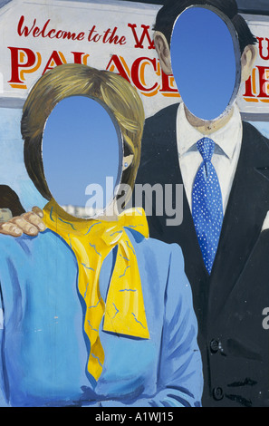CHARLES E DI TAGLI per le persone di avere le foto scattate,il Palace Pier. Brighton .1995 Foto Stock