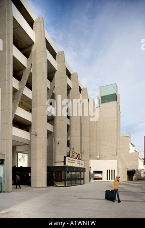 Il centro di Brunswick, Camden, London, 1966-71, elencato Grade II; riqualificazione 2006. Accesso posteriore. Foto Stock