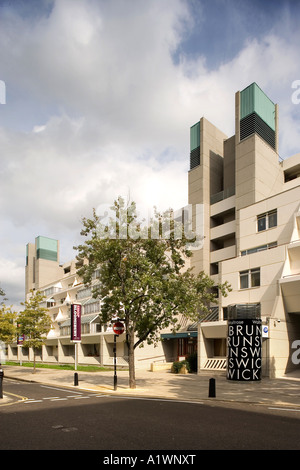 Il centro di Brunswick, Camden, London, 1966-71, elencato Grade II; riqualificazione 2006. L'alloggiamento. Foto Stock