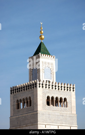 La Moschea Zitouna minareto a Tunisi, capitale della Tunisia Foto Stock