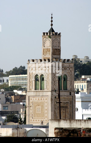 Minareto della moschea di Tunisi, capitale della Tunisia Foto Stock