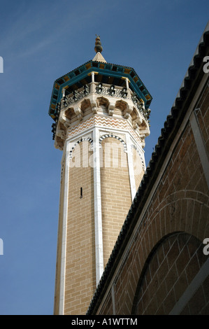 Minareto della moschea di Tunisi, capitale della Tunisia Foto Stock