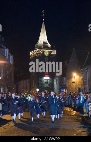 Stonehaven bolide cerimonia Stonehaven, High Street. Hogmany Anno Nuovo festival Scozia uk Foto Stock