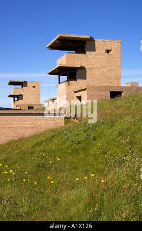 dh Hoxa Head Sound Battery SOUTH RONALDSAY ORKNEY Gun empplacement torre di osservazione costa britannica guardare fuori difese guerra mondiale 2 ww2 uk difesa costa Foto Stock