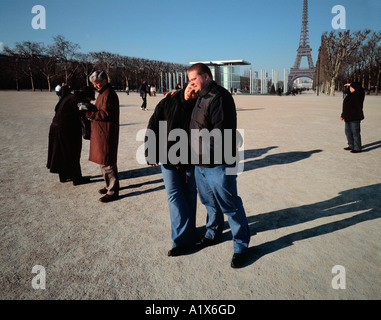 Una bella giornata di sole in inverno, Place Joffre, Parigi, Francia. Foto Stock