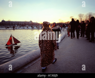 Domenica pomeriggio in 'Jardin des Tuileries", Parigi, Francia. Foto Stock