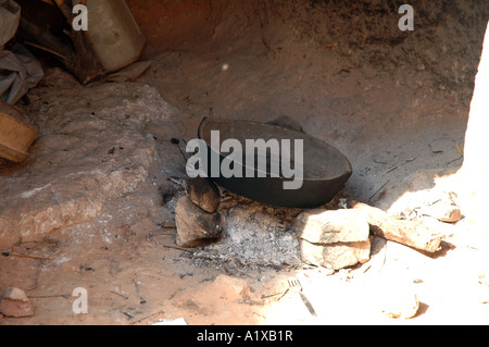 All'interno di troglodytes casa grotta nei pressi di Matmata città in Tunisia Foto Stock