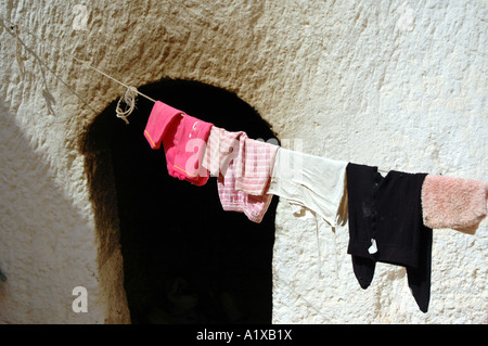 All'interno di troglodytes casa grotta nei pressi di Matmata città in Tunisia Foto Stock