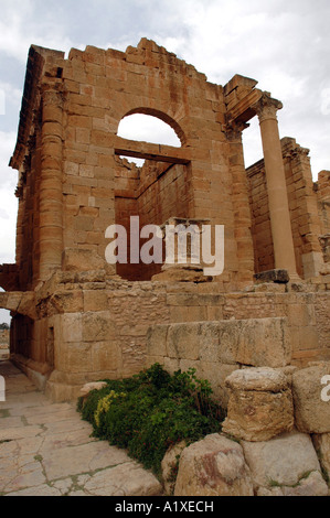 Tempio di Giove al grand Forum in epoca romana antica Sufetula, oggi noto come Sbeitla, Tunisia Foto Stock