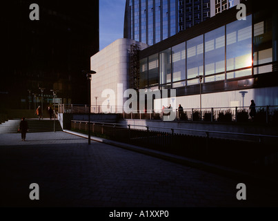 Alba a "La Defense", Parigi, Francia. High-end di scansione 6x7cm la trasparenza. Foto Stock