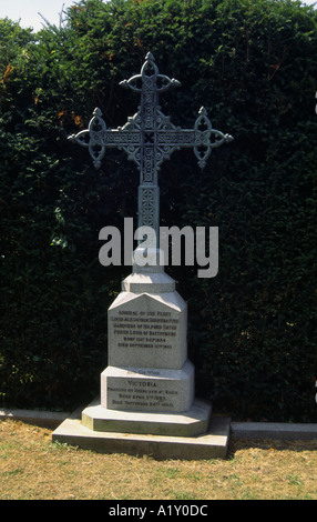 Tomba del Principe Louis di Battenburg e Principessa Victoria di Hesse a Whippingham Chiesa cantiere Isle of Wight England Regno Unito Foto Stock