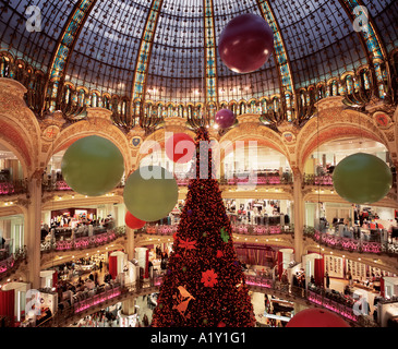 Decorazione di Natale a 'Galeries Lafayette', Paris, Francia. Foto Stock