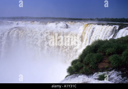 I diavoli di gola, lato Argentino delle Cascate di Iguazu (Iguacu), al confine tra Brasile e Argentina Foto Stock