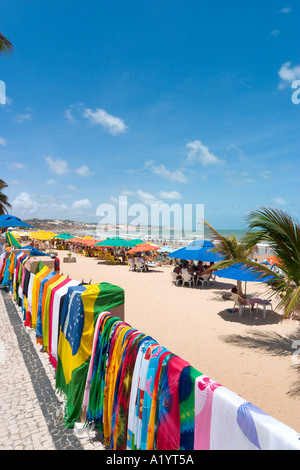 Spiaggia guardando verso Natal e Via Costeira, Ponta Negra a Natal, Rio Grande do Norte, Brasile Foto Stock