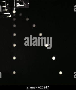 Moto del proiettile 1 le palle che cadono anche vedere un20248 Foto Stock