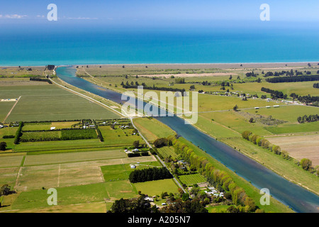 I terreni agricoli e diversione Wairau nuvoloso Bay Marlborough Isola del Sud della Nuova Zelanda antenna Foto Stock