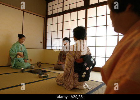 L'insegnamento tradizionale arte di cerimonie del tè, Tokyo, Giappone Foto Stock