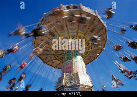 Corsa di oscillazione al parco di divertimenti Foto Stock