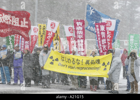 Manifestazione contro l' uranio nucleare impianto di ritrattamento, Rokkosho, nel nord del Giappone Foto Stock