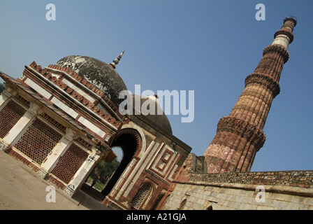 Qutb Minar in Mehrauli parco archeologico in Delhi India Foto Stock