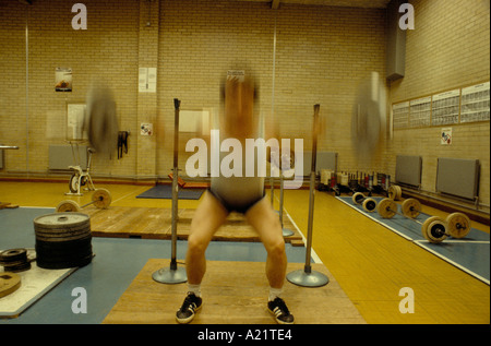 Un prigioniero in palestra, Featherstone prigione, Wolverhampton, Regno Unito Foto Stock