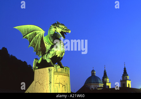 Dragon Bridge e Cattedrale di St Nicholas Ljubljana Slovenia Foto Stock