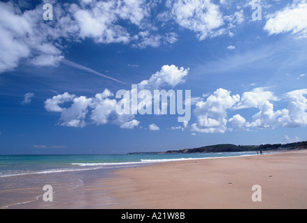 La spiaggia di Sable d'Or Les Pins sulla Côte de Penthièvre del nord della Bretagna, Francia Foto Stock