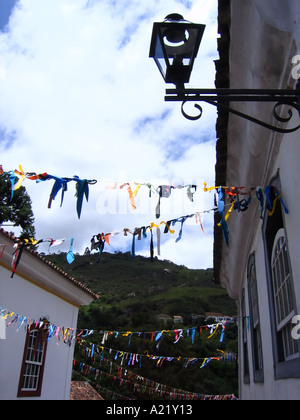 Le bandiere in strada durante il carnevale, Ouro Preto, Minas Gerais, Brasile Foto Stock