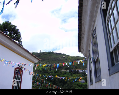 Le bandiere in strada durante il carnevale, Ouro Preto, Minas Gerais, Brasile Foto Stock