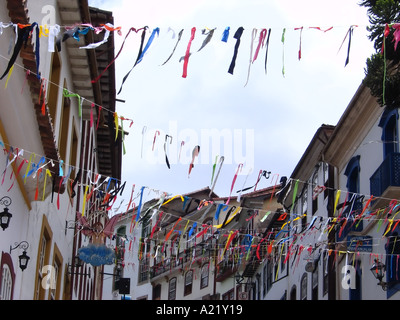 Le bandiere in strada durante il carnevale, Ouro Preto, Minas Gerais, Brasile Foto Stock