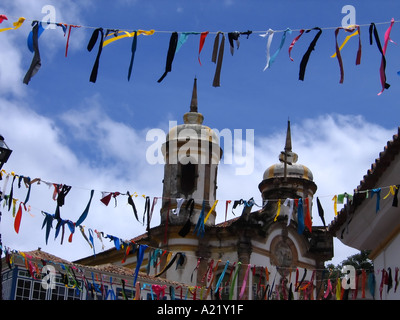 Le bandiere in strada durante il carnevale, Ouro Preto, Minas Gerais, Brasile Foto Stock