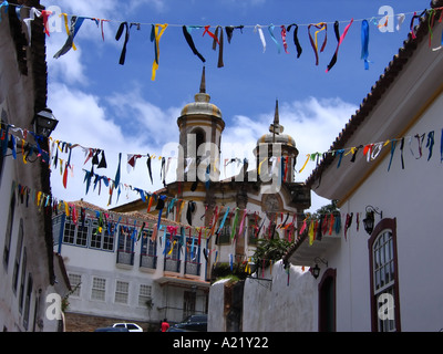 Le bandiere in strada durante il carnevale, Ouro Preto, Minas Gerais, Brasile Foto Stock