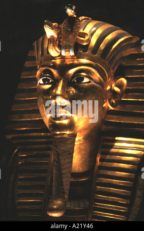 Golden maschera della morte di Tutankhamon Museo Egizio del Cairo in Egitto Foto Stock