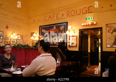 Cafe Rouge vasca un catena di ristoranti francese Foto Stock